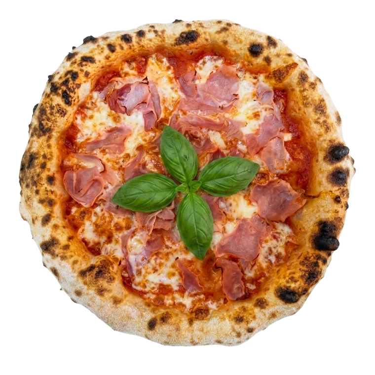 Apikám prosciutto cotto nápolyi pizza felülnézetből friss bazsalikommal